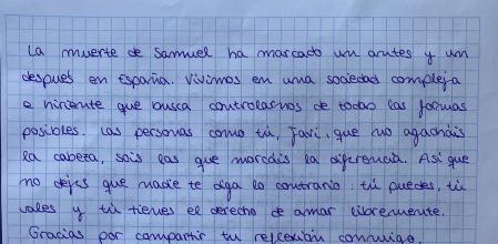 La aplaudida respuesta de una profesora a la redacción de un alumno sobre la homofobia