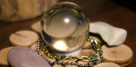 Demanda a una vidente por no destruir la 'maldición' de su exmujer que lo hacía infeliz