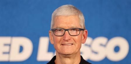 Tim Cook no entiende que se use la tecnología de Apple para estar continuamente en redes sociales