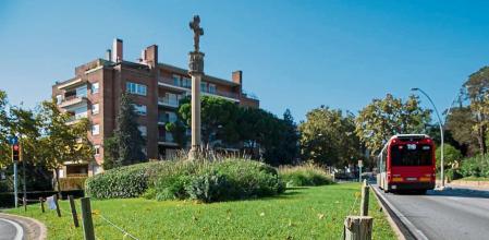 VALLA ELECTRIFICADA ALREDEDOR DE LA CREU DE PEDRALBES PARA EVITAR QUE LOS JABALIES DESTROCEN EL JARDIN