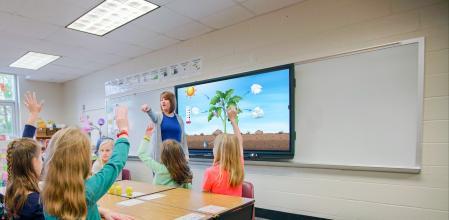 Panel educativo en las aulas