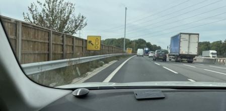 Una señal de tráfico parecida a la invitación de ‘El juego del calamar’ obliga a la Policía a aclarar la confusión