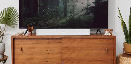 La barra de sonido Sonos Beam 2 es capaz de reproducir audio alta resolución y sonido envolvente Dolby Atmos.