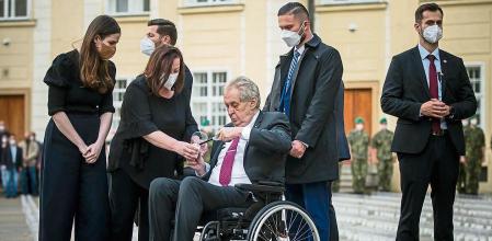 PRAGUE, CZECH REPUBLIC - MAY 10: Czech President Milos Zeman lights a candle to commemorate victims of the COVD-19 pandemic at the Prague Castle on May 10, 2021 in Prague, Czech Republic. People commemorated almost 30.000 victims of covid-19 in the country at the Prague Castle during the largest act of reverence in the history of the Prague Castle. The daily numbers of newly confirmed positive COVID-19 cases continue to decline in the Czech Republic. (Photo by Gabriel Kuchta/Getty Images)