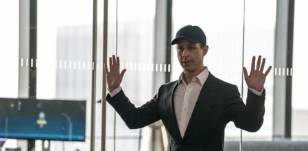 Jeremy Strong tiene la actitud y el porte necesarios para la revolución.