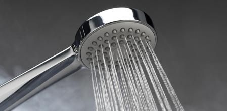 Hay quienes se duchan por la mañana y otros por la noche