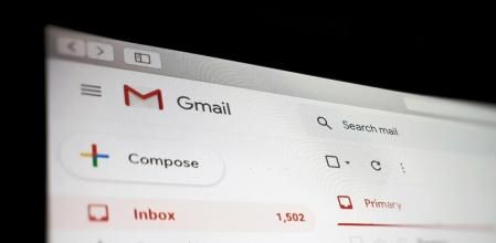 La aplicación de Google no permite descargar archivos repartidos en varios mails de una sola vez