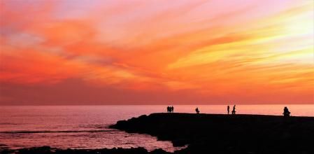 Candilazo tras el atardecer en Rota.