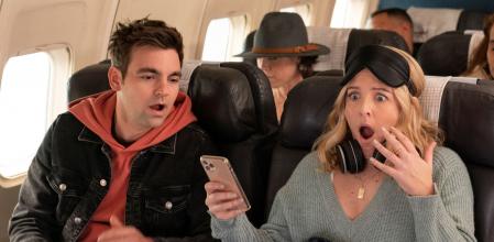 Cary (Drew Tarver) y  Brooke (Heléne Yorke), dos hermanos un poco rémoras.