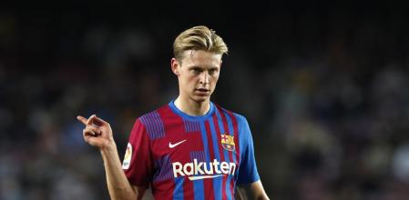 Soccer Football - LaLiga - FC Barcelona v Valencia - Camp Nou, Barcelona, Spain - October 17, 2021 FC Barcelona's Frenkie de Jong reacts REUTERS/Albert Gea