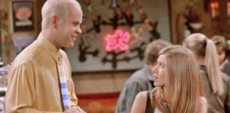 James Michael Tyler y Jennifer Aniston en una imagen de 'Friends'.