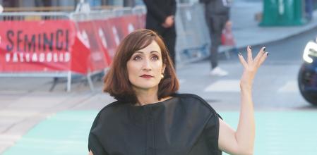 La presentadora Ana Morgade posa a su llegada la gala inaugural de la 66ª Semana Internacional de Cine de Valladolid