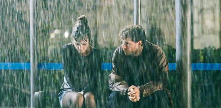 EL TIEMPO QUE TE DOY (L to R) NADIA DE SANTIAGO as LINA, ÁLVARO CERVANTES as NICO in episode 06 of EL TIEMPO QUE TE DOY. Cr. TXUCA PEREIRA/NETFLIX © 2020