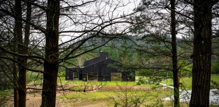 El proyecto de reconstrucción del  caserío Azkarraga, se debe a Babel Studio y Bonadona Arquitectura