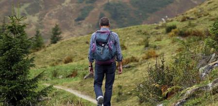 Se pierde por la montaña e ignora las llamadas de los rescatistas porque no reconoce el número