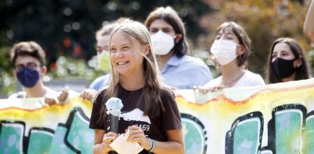 Milan (Italy), 01/10/2021.- Swedish environmental activist Greta Thunberg smiles at the end of a 'Fridays for Future' strike protest in Milan, Italy, 01 October 2021. (Protestas, Italia) EFE/EPA/MATTEO BAZZI