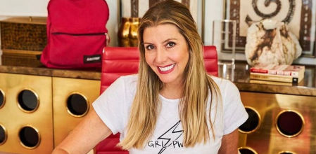 Esta jefa regala a sus empleados billetes de avión en primera clase y más de 8.000 euros