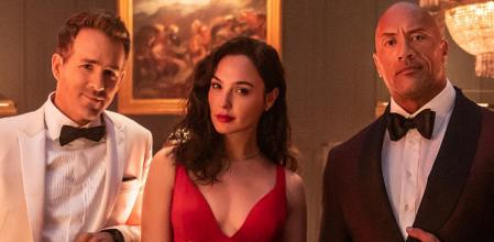 Kevin Reynolds, Gal Gadot y Dwayne Johnson en 'Alerta roja'