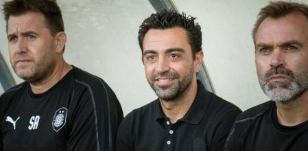 Sergio Alegre, Xavi Hernández y Óscar Hernández, en el partido del Al Sadd contra el Palamós del pasado verano.