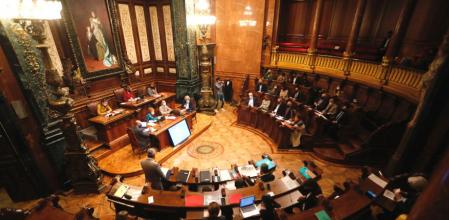La sesión ha regresado este viernes, con todos los concejales, a la sala de pleno