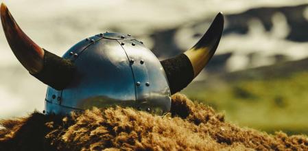 Típica recreación de un caso vikingo con cuernos
