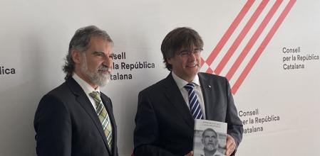 Jordi Cuixart posa junto a Carles Puigdemont en Waterloo