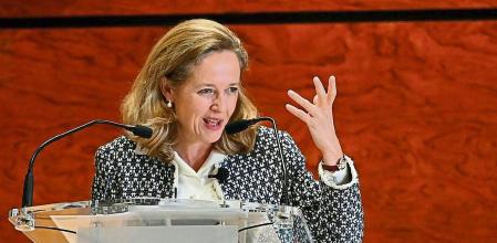 MADRID, 27/10/2021.- La vicepresidenta de Asuntos Económicos, Nadia Calviño, pronuncia la conferencia 