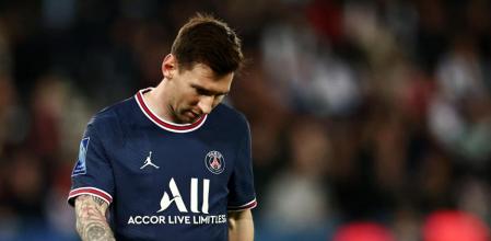 Soccer Football - Ligue 1 - Paris St Germain v Lille - Parc des Princes, Paris, France - October 29, 2021 Paris St Germain's Lionel Messi after the first half REUTERS/Sarah Meyssonnier