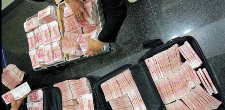 Piden a un millonario que lleve mascarilla en el banco y se venga retirando más de 670.000 euros