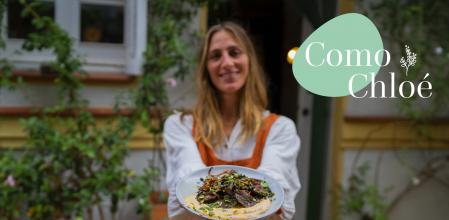 Con las setas de temporada se puede hacer algo más que revueltos y estofados. Un buen ejemplo es la receta que propone Chloé Sucrée esta semana, níscalos y rebozuelos con una salsa de yogur con ajo, perejil y varias especias. Es un plato tan fácil como sabroso, y no te llevará más de 20 minutos. ¿Te atreves?