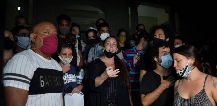 Tania Bruguera, durante una acción frente al Ministerio de Cultura cubano en noviembre de 2020