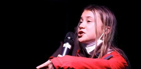 La activista climática Greta Thunberg habla en una marcha de Fridays for Future durante la Conferencia de las Naciones Unidas sobre el Cambio Climático (COP26), en Glasgow, Escocia, Gran Bretaña, el 5 de noviembre de 2021.