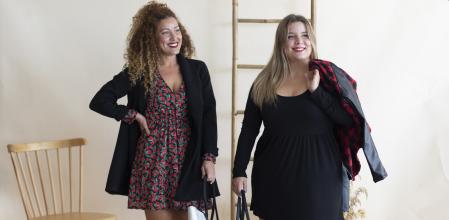 DOS MUJERES VISTEN ROPA DE LA TIENDA DE VALENTINA MODA ESPAÑOLA A BAJO PRECIO
