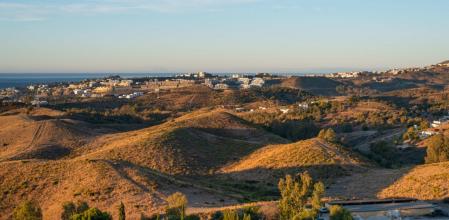 Amanecer en Mijas, con África y Gibraltar al fondo.