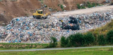 Vertedero cercano a la ciudad de Madrid presentado por la ESA como ejemplo de emisiones de gas metano  .