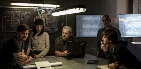 Los protagonistas de 'Way Down', ideando el robo perfecto en el Banco de España