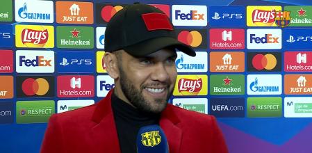 El exjugador del FC Barcelona Dani Alves en el Camp Nou
FCB
21/10/2021
