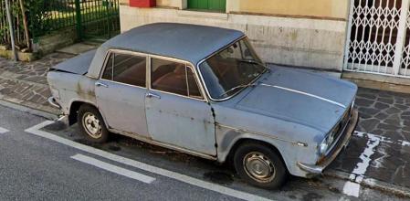 Si tienes un coche aparcado y no cumple con la normativa, la DGT podría retirarlo