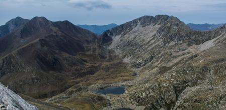 Carrilet-estany Gento es una agradable vía verde

This route is a greenway and it becomes a wonderful path to walk and enjoy the spectacular landscapes of the upper part of the Vall Fosca. An ideal hike to do with the family, right at the gates of the Aigüestortes National Park and San Mauricio Lake