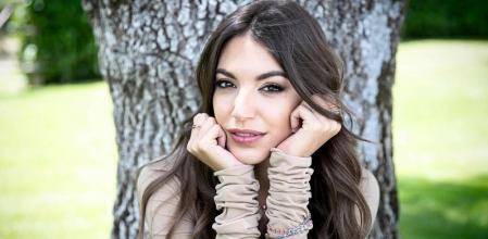 La cantante ha querido responder a su vecino.