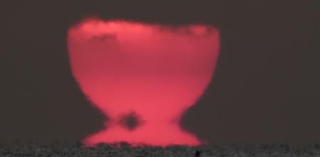 Efecto Omega en la costa de Barcelona, visto desde la playa de Gavà.