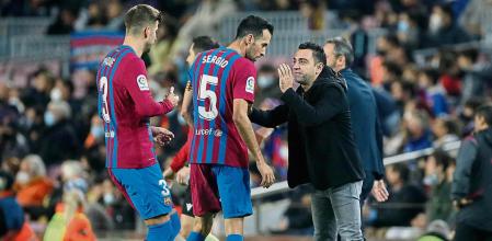 foto XAVIER CERVERA 20/11/2021 (dando indicaciones dsd la banda Xavi) partido de liga LFP entre el FCBarcelona y el RCD Espanyol de Barcelona en el Camp Nou ;en el estreno como entrenador del primer equipo de Xavi Hernandez (el ex jugador egarense)