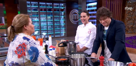 Carmina Barrios intenta explicarle a Tamara qué es 