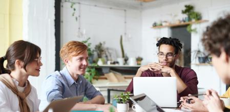 COMPETENCIAS. Comunicación y gestión de equipos y proyectos son algunas de las competencias transversales prioritarias.