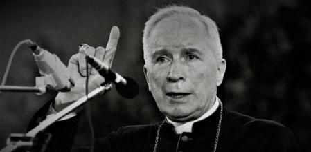 Marcel Lefebvre en una intervención pública tras su suspensión