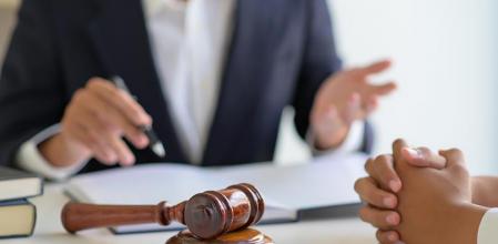 Divide la herencia que deja a sus nietos entre los 50 euros y los 500.000 en función de quién le visitó más en vida