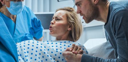 La mujer se quedó sin palabras al recibir la factura.