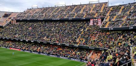 Los aficionados del VCF han mostrado carteles amarillos con el mensaje 