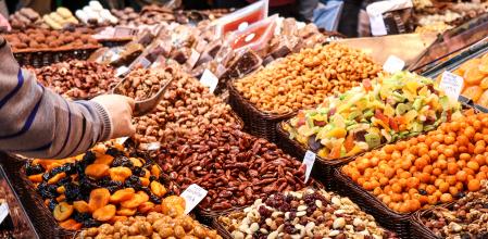 Frutos secos en una paradita de mercado