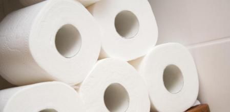 La extrabajadora asegura que el papel higiénico no se cambia entre huéspedes